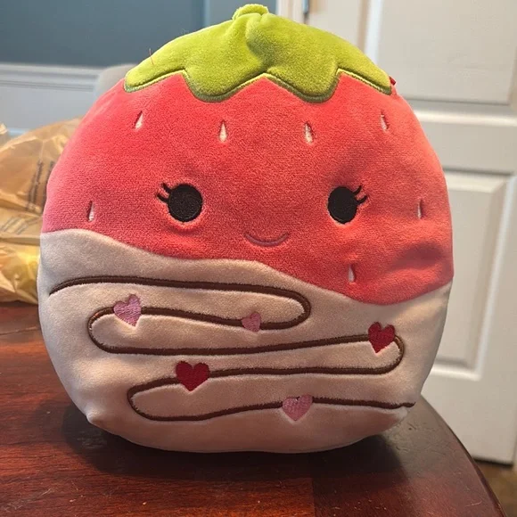 Squishmallows 8" Scarlet the Strawberry Valentines 2023 squad preloved - Picture 1 of 3
